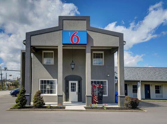 Motel 6 Washington, PA allows check-in for 18 year-old guests