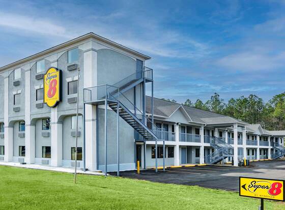Super 8 by Wyndham Moss Point allows check-in for 18 year-old guests