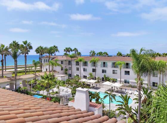 Hilton Garden Inn Carlsbad Beach allows check-in for 18 year-old guests