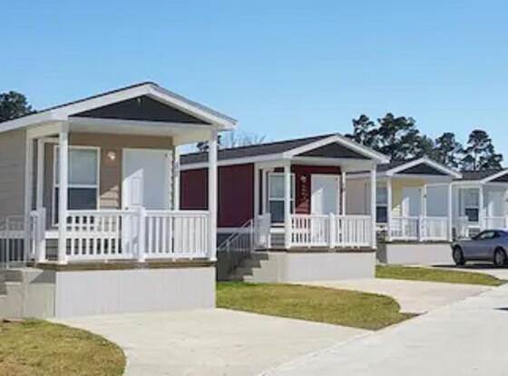 Custom Touch Village - Midland allows check-in for 18 year-old guests