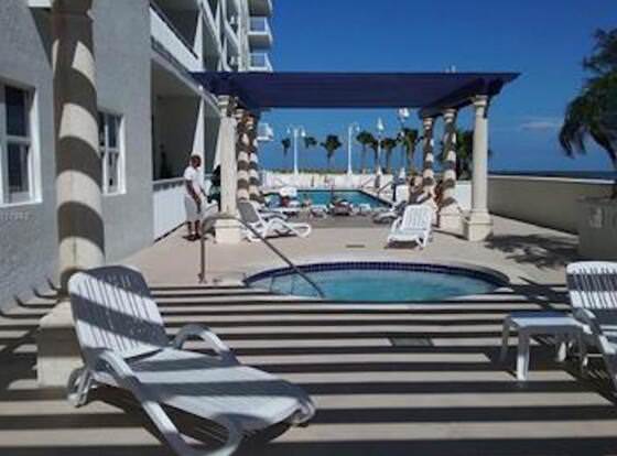 Beautiful Miami 1200 Brickell 2 Bedroom 2 Bathroom Apartment in the Sky Sleeps 4 allows check-in for 18 year-old guests