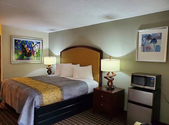 Palmetto Inn & Suites allows check-in for 18 year-old guests