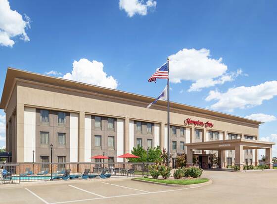 Hampton Inn Paris allows check-in for 18 year-old guests