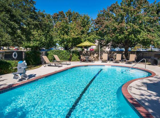 Hampton Inn San Antonio Stone Oak allows check-in for 18 year-old guests