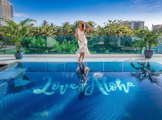 Hotel La Croix allows check-in for 18 year-old guests