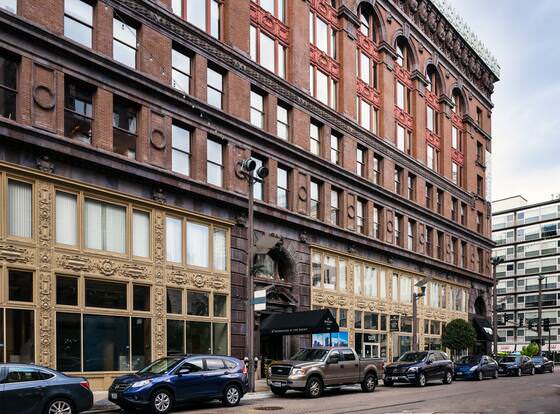 Bogen - Spacious DT Apts with Gym by Zencity allows check-in for 18 year-old guests