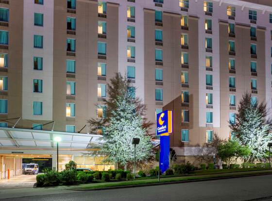Comfort Inn & Suites Presidential allows check-in for 18 year-old guests