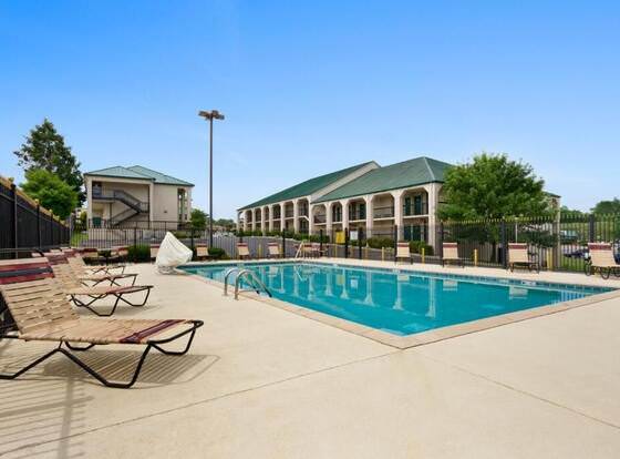 Baymont by Wyndham Johnson City allows check-in for 18 year-old guests