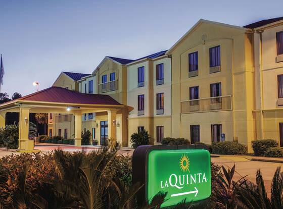 La Quinta Inn by Wyndham Moss Point - Pascagoula allows check-in for 18 year-old guests