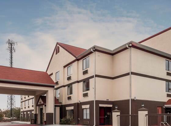 Red Roof Inn & Suites Augusta West allows check-in for 18 year-old guests
