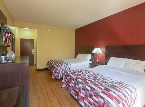 Red Roof Inn & Suites Indianapolis Airport allows check-in for 18 year-old guests