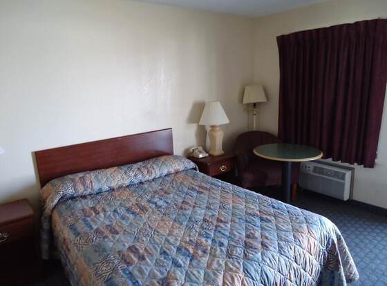 Knights Inn Savanna Mcalester allows check-in for 18 year-old guests