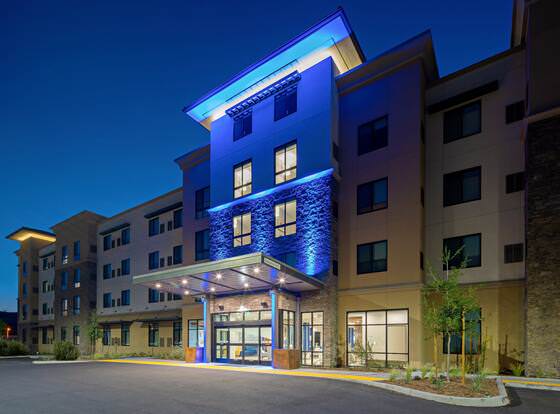 Holiday Inn Express & Suites Valencia - Santa Clarita, an IHG Hotel allows check-in for 18 year-old guests