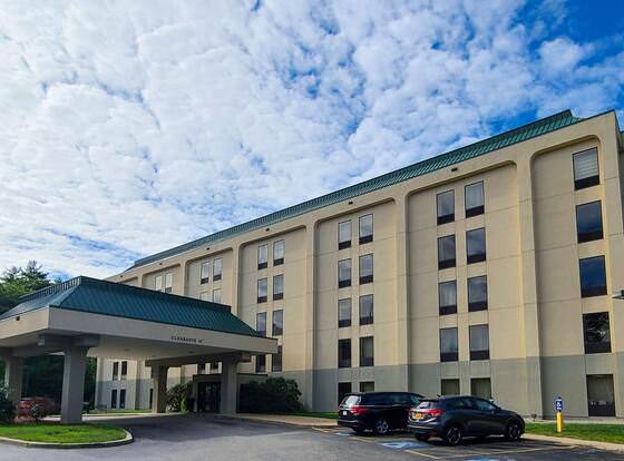 Comfort Inn Saco-Old Orchard Beach allows check-in for 18 year-old guests
