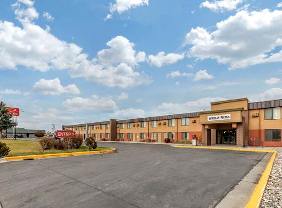 Econo Lodge Billings allows check-in for 18 year-old guests