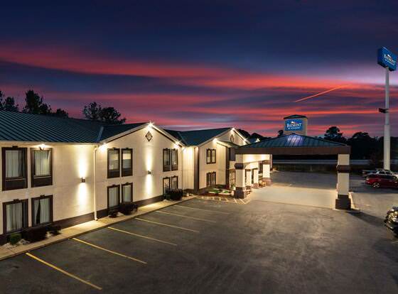 Baymont by Wyndham Caddo Valley/Arkadelphia allows check-in for 18 year-old guests