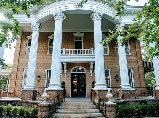 Heritage House Bed & Breakfast - Boutique Adults-Only Inn allows check-in for 18 year-old guests