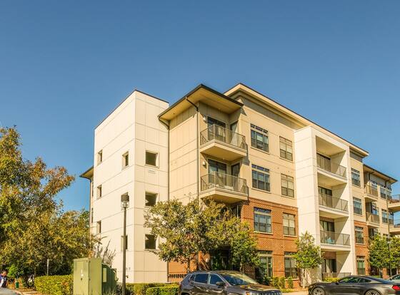 FRONTDESK The Four at Deerwood Apts Jacksonville allows check-in for 18 year-old guests