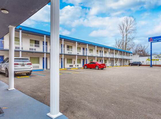 Motel 6 Huntington, WV allows check-in for 18 year-old guests