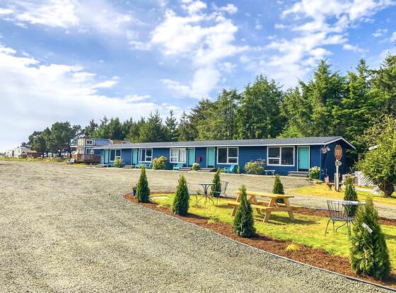 Pacific Dunes Resort allows check-in for 18 year-old guests