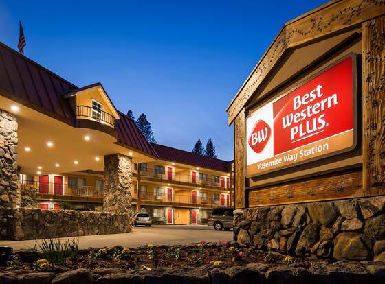 Best Western Plus Yosemite Way Station Motel allows check-in for 18 year-old guests