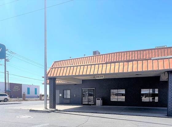 Quality Inn & Suites Near White Sands National Monument allows check-in for 18 year-old guests