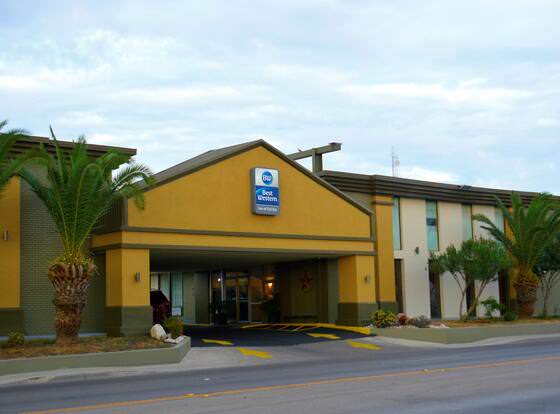 Best Western Inn of Del Rio allows check-in for 18 year-old guests