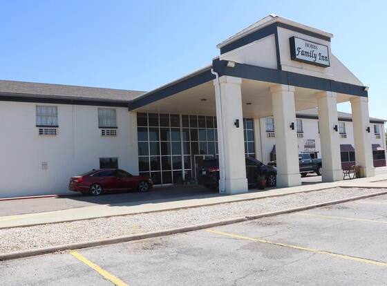 Hobbs Family Inn allows check-in for 18 year-old guests