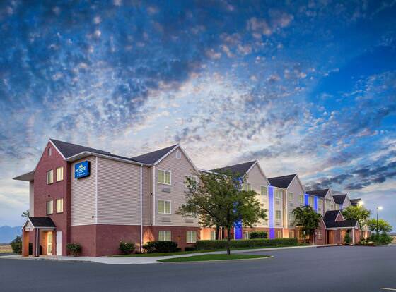 Microtel Inn & Suites by Wyndham Salt Lake City Airport allows check-in for 18 year-old guests
