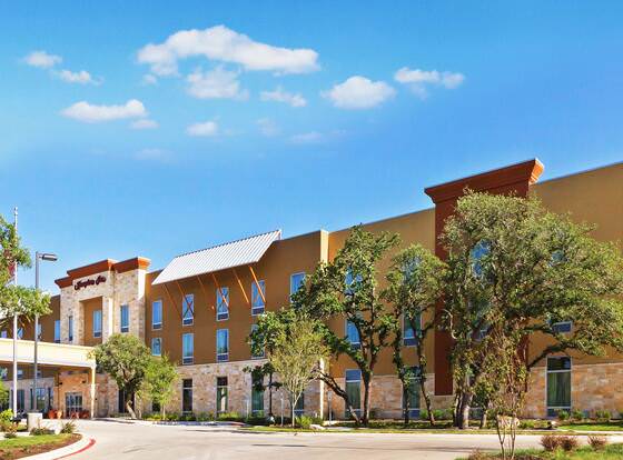 Hampton Inn Austin/Oak Hill allows check-in for 18 year-old guests