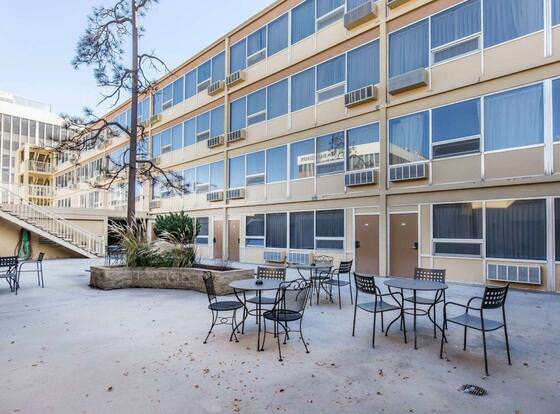 Travelodge by Wyndham Great Falls allows check-in for 18 year-old guests