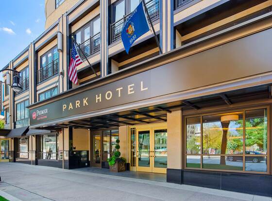 Best Western Premier Park Hotel allows check-in for 18 year-old guests