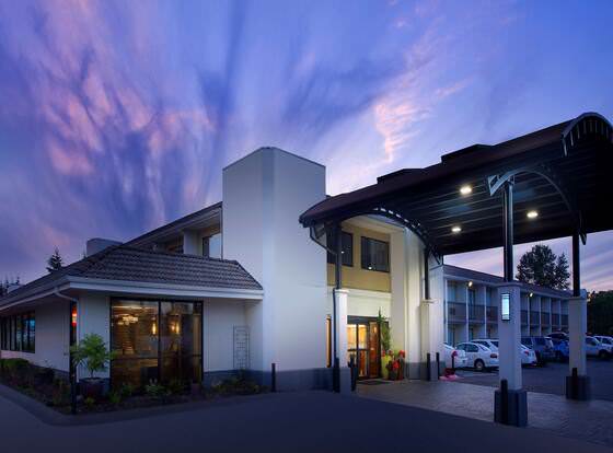 Best Western Seattle Airport Hotel allows check-in for 18 year-old guests