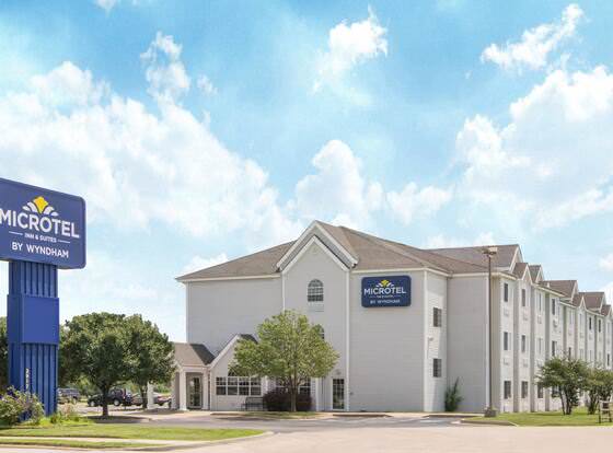 Microtel Inn & Suites by Wyndham Independence allows check-in for 18 year-old guests