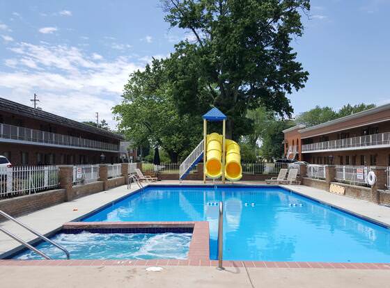 South Shore Inn allows check-in for 18 year-old guests