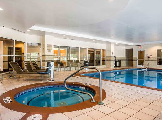 Comfort Inn & Suites near Six Flags allows check-in for 18 year-old guests