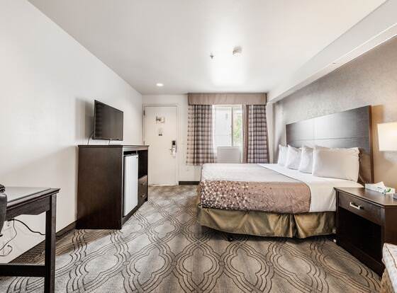 City Creek Inn & Suites allows check-in for 18 year-old guests