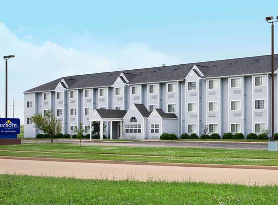 Microtel Inn by Wyndham Champaign allows check-in for 18 year-old guests