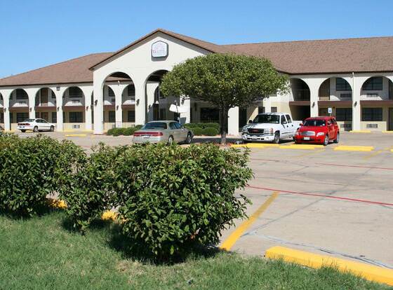 Weatherford Heritage Inn allows check-in for 18 year-old guests