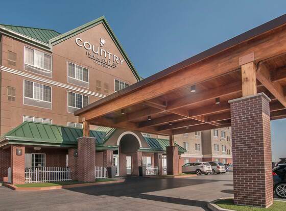 Country Inn & Suites by Radisson, Rapid City, SD allows check-in for 18 year-old guests