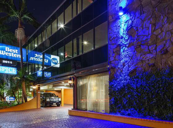 Best Western Hollywood Plaza Inn-Hollywood Walk of Fame Hotel - LA allows check-in for 18 year-old guests