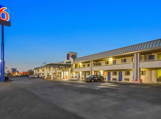 Motel 6 North Ridgeville, OH - Cleveland Intl Airport - N Ridgeville allows check-in for 18 year-old guests