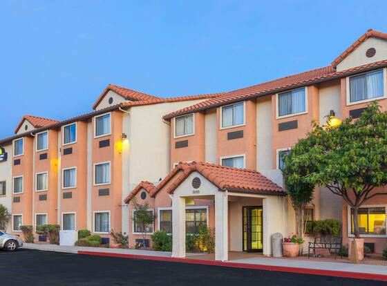 Days Inn by Wyndham Camp Verde Arizona allows check-in for 18 year-old guests