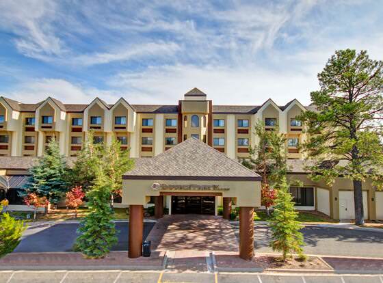 DoubleTree by Hilton Hotel Flagstaff allows check-in for 18 year-old guests