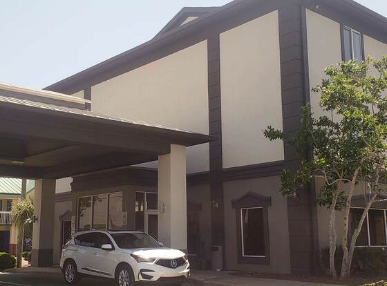 Motel 6 Mobile, AL – Airport Blvd allows check-in for 18 year-old guests