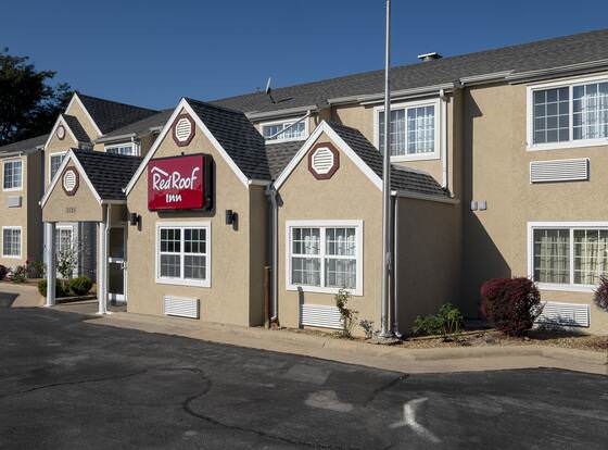Red Roof Inn Springfield, MO allows check-in for 18 year-old guests