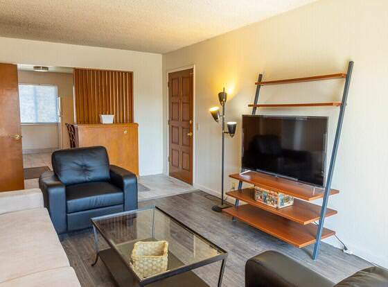 Comfortable and Clean 2-bedroom in Santa Clara allows check-in for 18 year-old guests