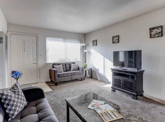 Cozy 2br/1ba Near Sjsu and Airport allows check-in for 18 year-old guests