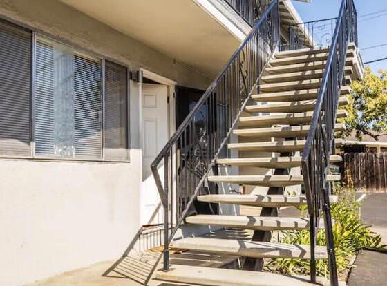 Comfy 1-bedroom in Santa Clara, Near SJ Airport allows check-in for 18 year-old guests