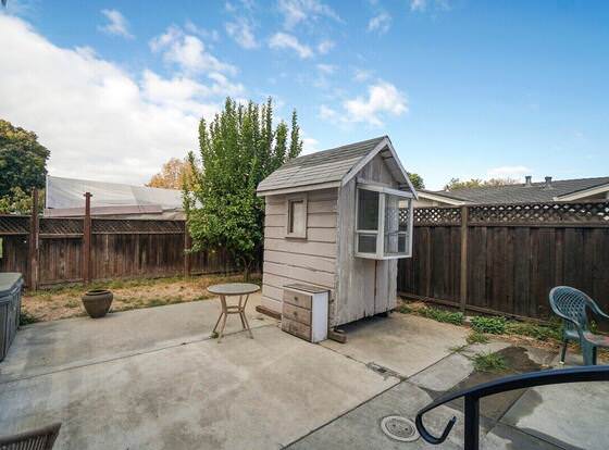 Sunny Studio Near Downtown San Jose allows check-in for 18 year-old guests